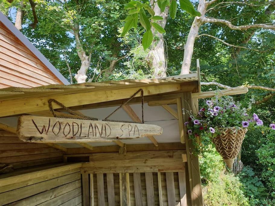 The Potting Shed Near Tenby, 100" Projector, Four Poster Bed, On-Site Hot Tub Access Via Spa Pack, Breakfast Екстериор снимка